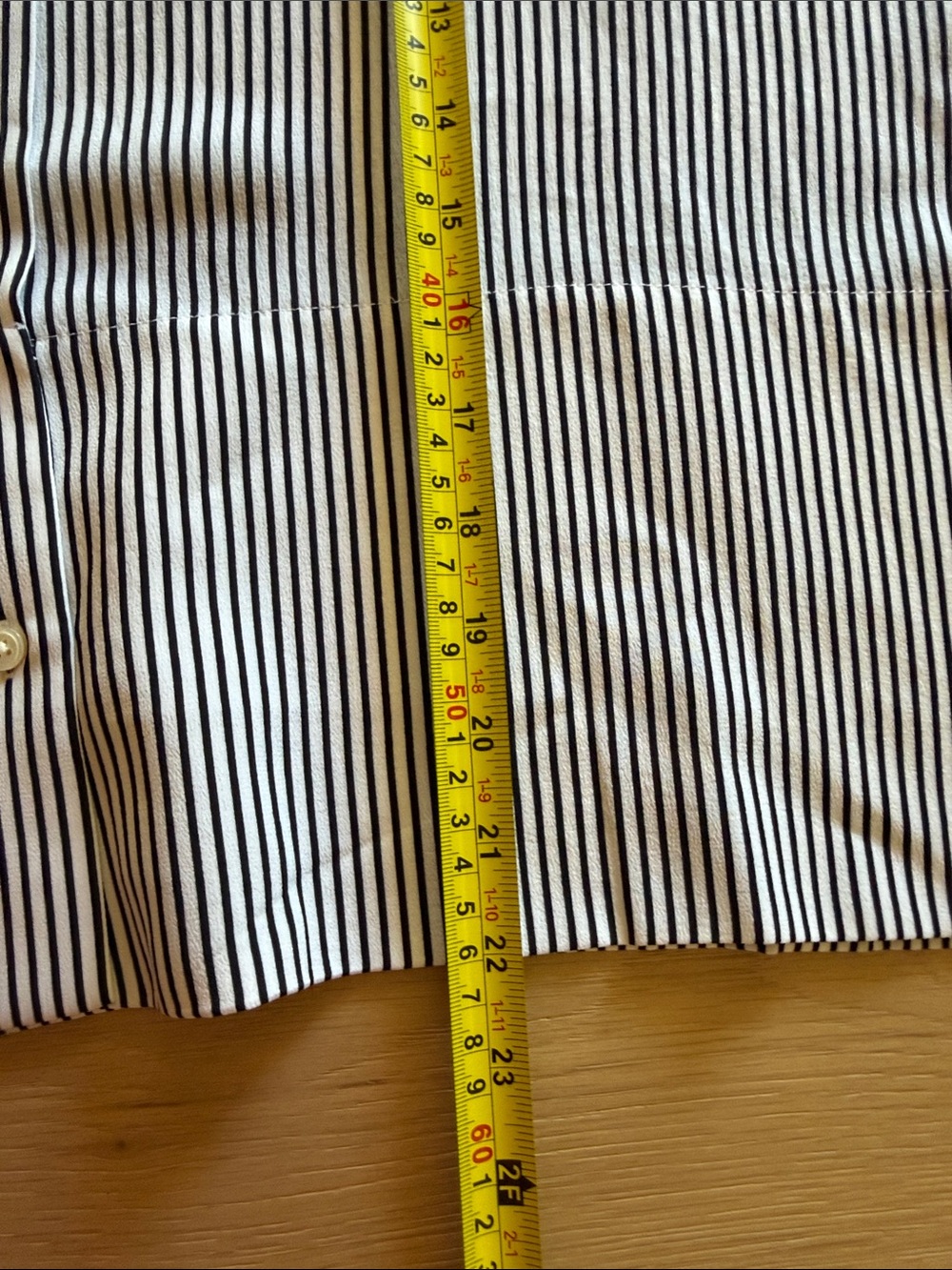 Everlane Black and White Boxy Silk Short Sleeve Button Shirt - Picture 6 of 6